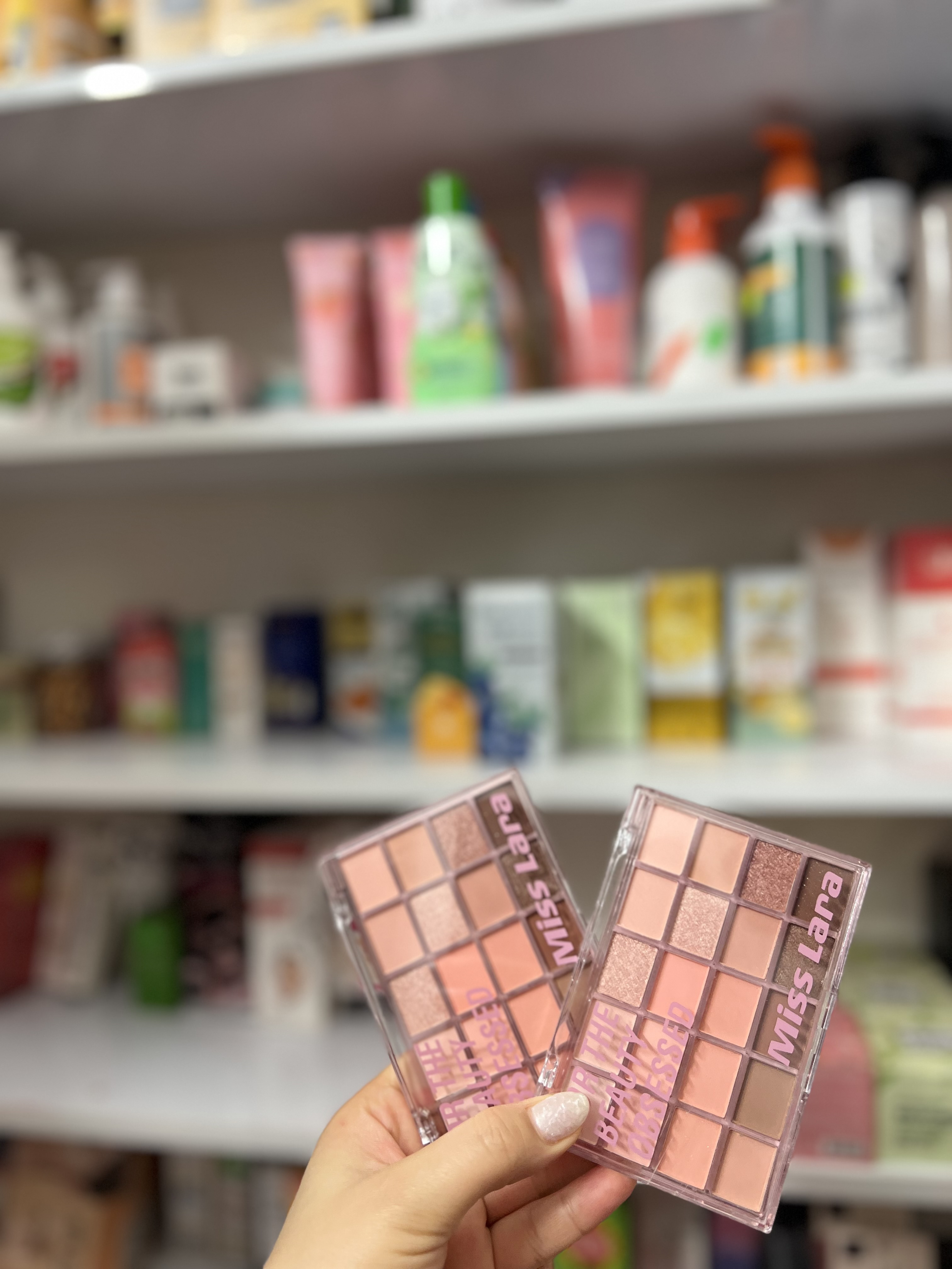 سایه چشم میس لارا